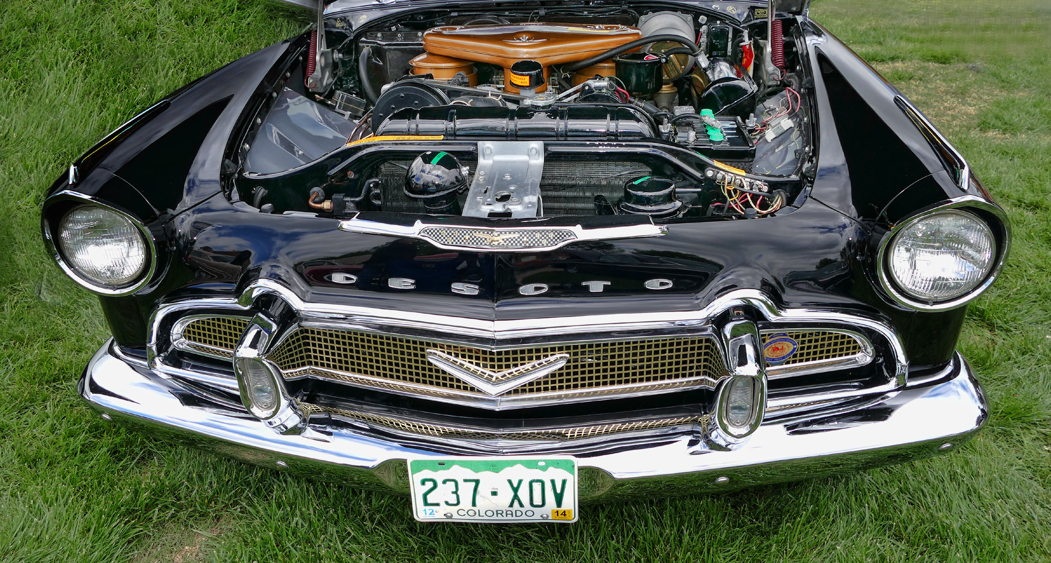 De-Soto-GRILL-and-ENGINE
